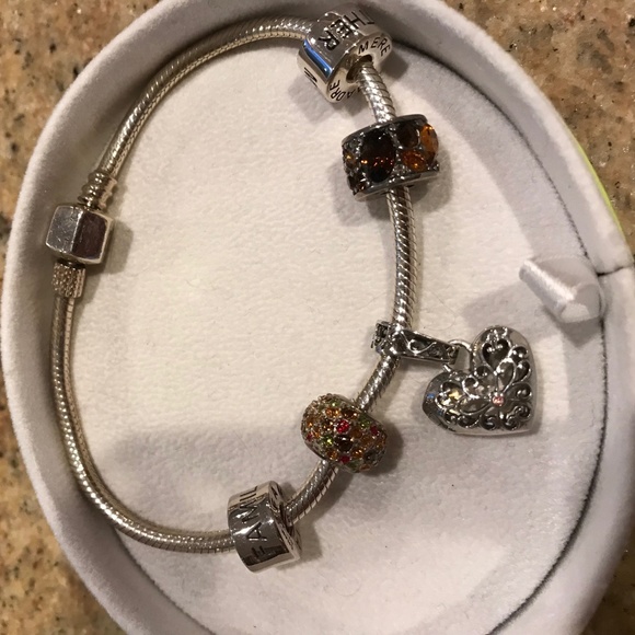 Chamilia Jewelry - A Chamilia Charm Bracelet with 5 Charms
